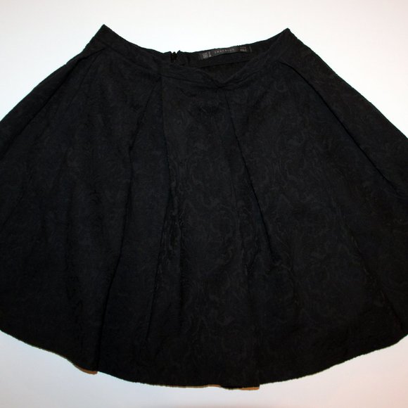 1/2 PRICE MARKDOWN! Zara Trafaluc Pleated Jacquard Miniskirt Size S - Picture 3 of 4